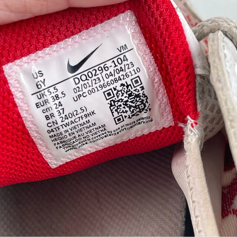 👞 Nike Big Kids-Size 6Y- Air Max TW Low Casual White Red Athletic Shoes Sneakers